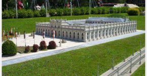 Vue majestueuse du Palacio de La Moneda, symbole historique et culturel de Santiago du Chili