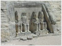 Temples d'Abou Simbel : statues colossales et vue sur le lac Nasser