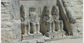 Temples d'Abou Simbel : statues colossales et vue sur le lac Nasser