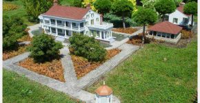 Vue panoramique de la plantation Rosedown avec ses jardins géorgiens historiques