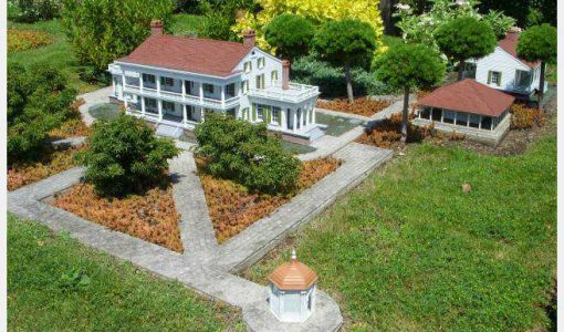 Vue panoramique de la plantation Rosedown avec ses jardins géorgiens historiques