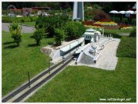 Station de métro intégrée au parc de Vienne, alliant art et nature