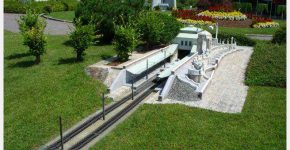 Station de métro intégrée au parc de Vienne, alliant art et nature