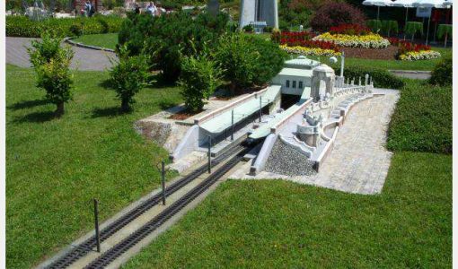 Station de métro intégrée au parc de Vienne, alliant art et nature
