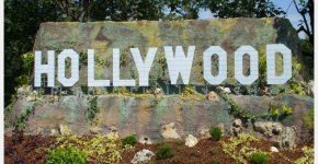 Lettres géantes d'Hollywood surplombant Los Angeles avec vue panoramique