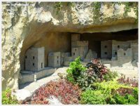 Vue panoramique de Mesa Verde avec habitations ancestrales en arrière-plan