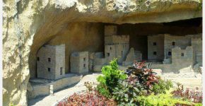 Vue panoramique de Mesa Verde avec habitations ancestrales en arrière-plan