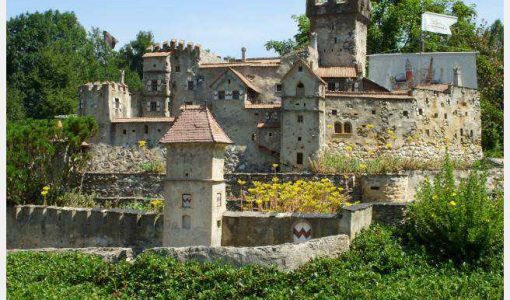 Château Churburg : forteresse médiévale avec vue imprenable sur la vallée Matschertal