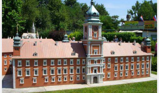Vue du Château Royal de Varsovie, symbole historique et culturel de Pologne