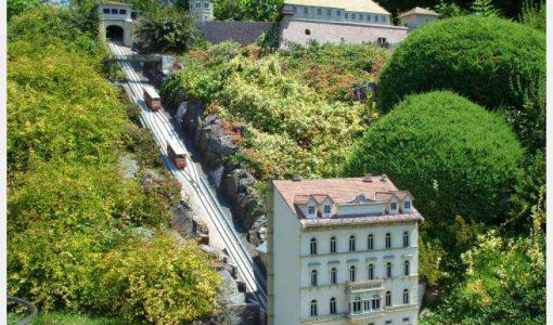 Vue panoramique du Grazer Schlossberg avec ses tours historiques