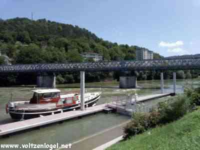 Vauban, bateau-promenade : une perspective fluviale unique à Besançon