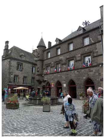 Salers superbe cité médiévale de la Haute-Auvergne