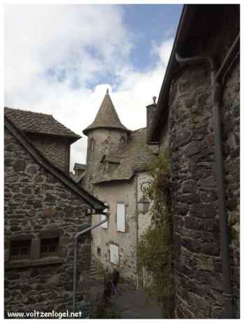 La cité de Salers, un des sites les plus visités du Cantal