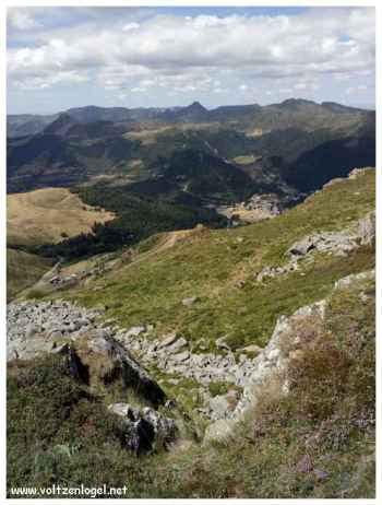 Le Plomb du Cantal, vue panoramique à 360° sur le massif cantalien