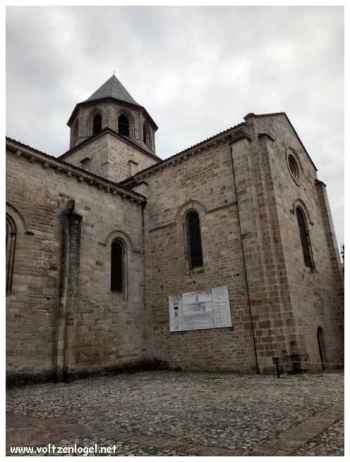 L'abbaye bénédictine du IXe siècle, fondée par Rodolphe de Turenne