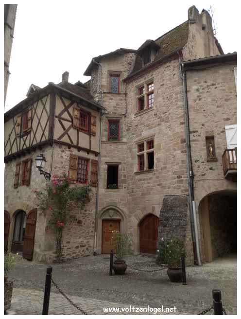 Cité médiévale bâtie sur les bords de la Dordogne