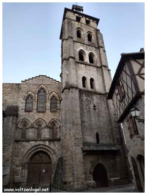 La majestueuse église abbatiale de Saint-Pierre de Beaulieu