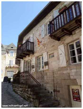 TURENNE le meilleur du village médiéval de Corrèze, le château des Vicomtes de Turenne