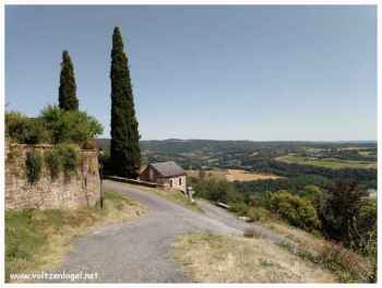 Le Chateau de Turenne trônant sur son piton aux portes du Quercy