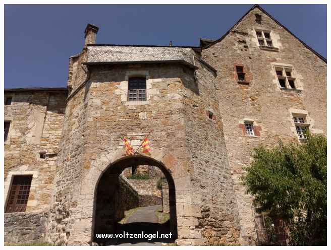 La partie haute du village par la porte de Mauriolles à Turenne