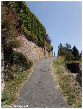 Turenne village médiéval de Corrèze, le château des Vicomtes de Turenne