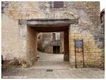 Bourg médiéval de Dordogne ; Beynac et Cazenac une immense forteresse