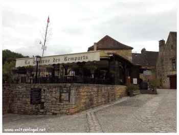 La Taverne des Remparts à Beynac ; Terrasse vue sur la forteresse