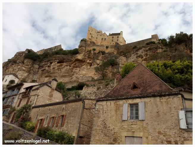 Le château fort de Beynac sur son immense rocher