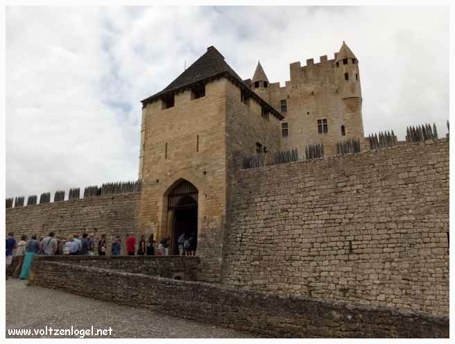 Remparts du Château de Beynac ; Authentique château-fort du Périgord