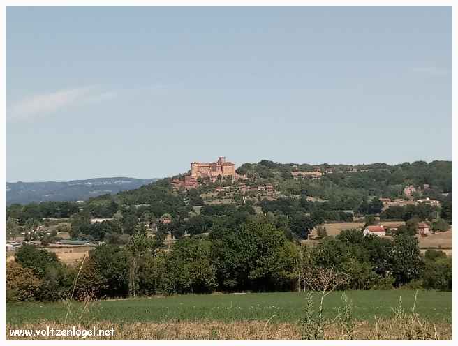 Carennac village médiéval ; Vallée de la Dordogne ; Le Lot
