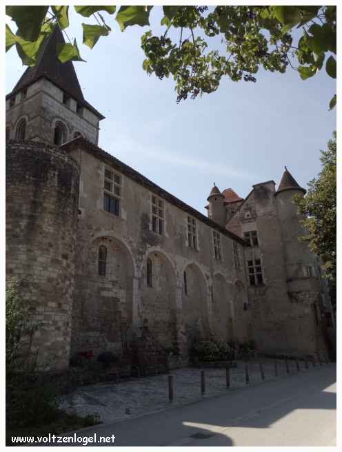 Le château des doyens de Carennac ; La vallée de Dordogne