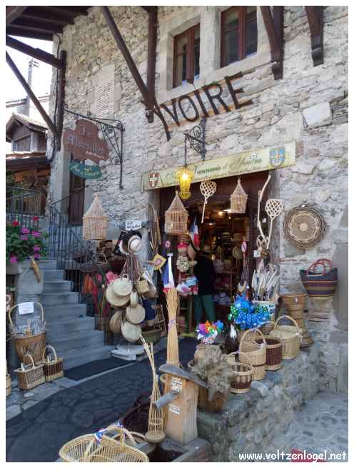 YVOIRE en France. Le meilleur de la cité médiévale au bord du lac Leman