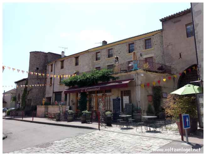 Saint-Haon-le-Châtel. Le meilleur du bourg, ses remparts, son jardin médiéval, son église