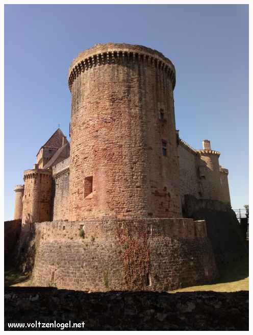 Le donjon du château de Castelnau-Bretenoux
