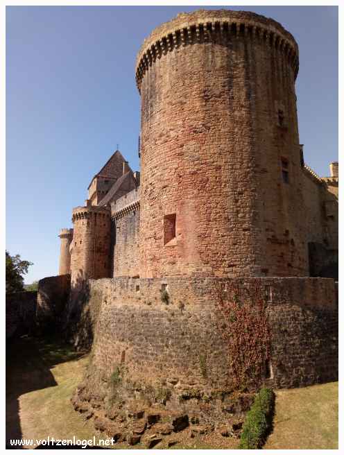 Photo du château-fort médiéval avec son donjon