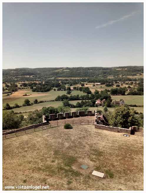 Depuis le château, la vallée de la Dordogne