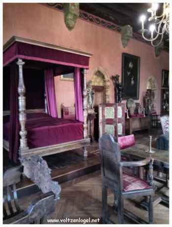 Chambre à coucher meublée, château de Castelnau-Bretenoux