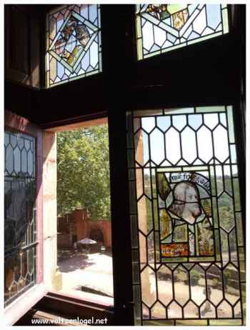 Photo des vitraux du château de Castelnau-Bretenoux