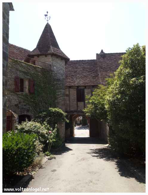 Cité de Loubressac, belles maisons médiévales