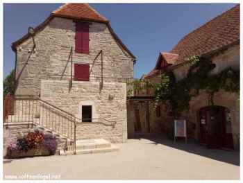 Loubressac village médiéval, la vallée de la Dordogne