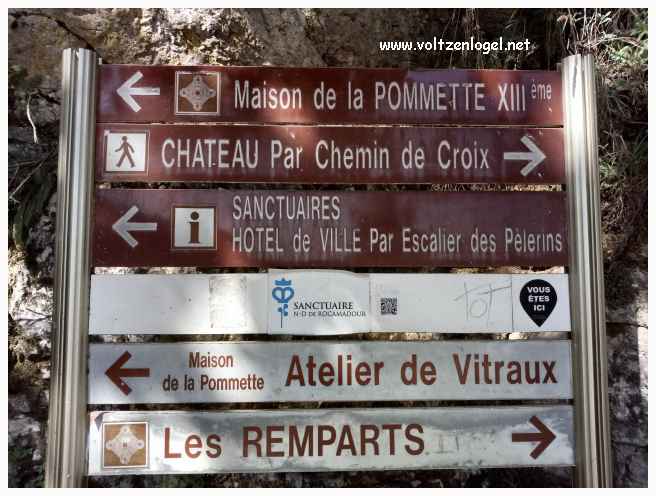 Rocamadour, le château avec ses remparts, le beffroi