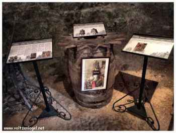 Dark history en images à la Maison Forte : instruments authentiques.