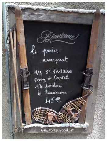 Fromagerie - Le panier auvergnat : St Nectaire, Cantal, jambon, saucissons