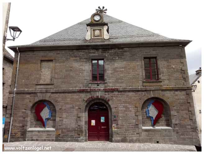 Hôtel de Ville, Mairie de Besse, cité médiévale et Renaissance de Besse