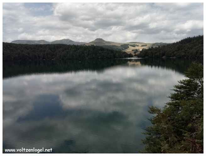 Une balade autour du plus mystérieux lac d'Auvergne