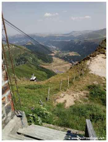 Le téléphérique au départ du pied du Puy de Sancy