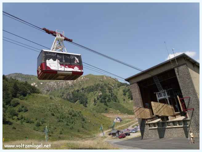 Le téléphérique permet d'accéder en 5 minutes au sommet du Puy de Sancy