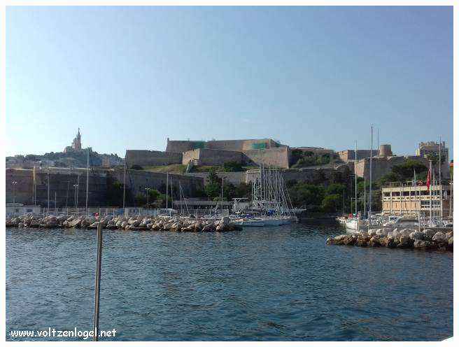 Marseille la cité phocéenne. Les calanques de Marseille en bateau