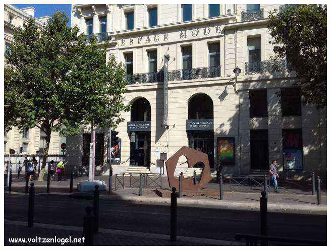 Vue panoramique de La Canebière, Marseille : un voyage captivant à travers l'histoire et la culture.