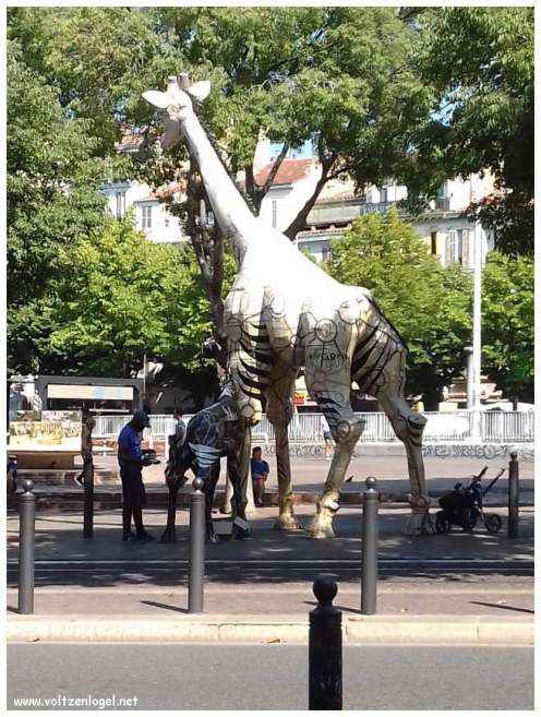 Exploration des trésors de l'Avenue de La Canebière à Marseille.